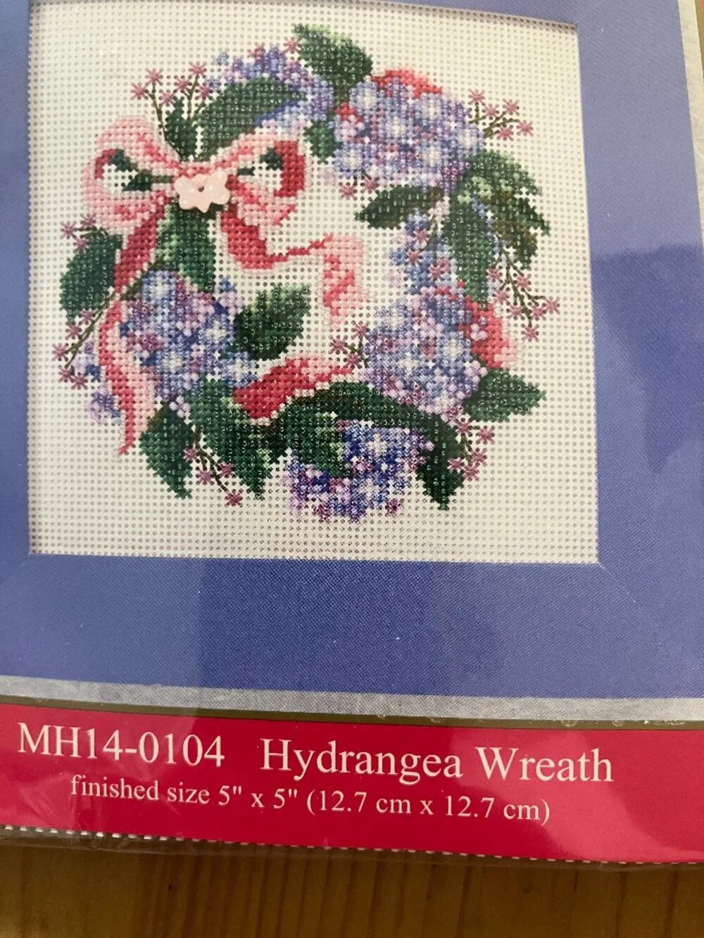 MILL HILL 2010 BUTTONS & BEADS SPRING SERIES: Hydrangea Wreath Size 5x5